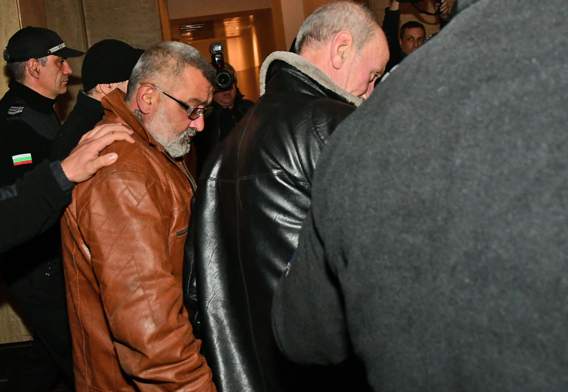 Свидетел закова закопчаните за камиона с труповете край Локорско СНИМКИ