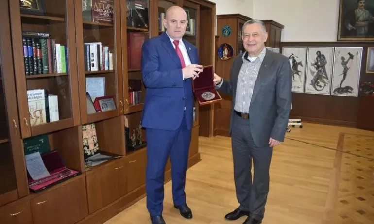 Иван Гешев награди украинския посланик Виталий Москаленко 