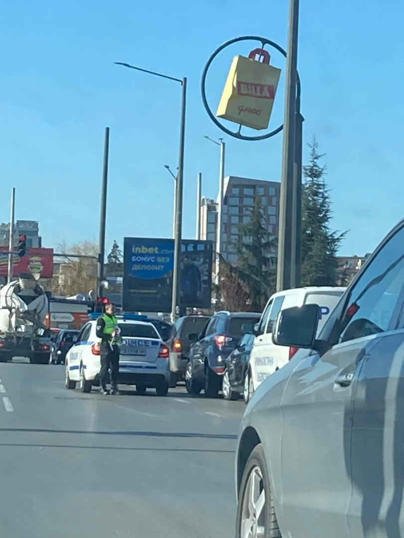 Първи СНИМКИ от ареста на столичен полицай за рекет на бизнесмен