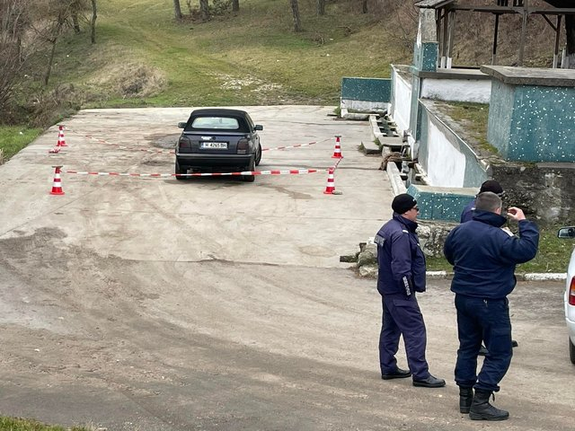 Първа версия за трагедията със задушени момче и момиче в Шуменско: Фаталното кабрио било...