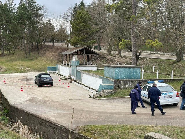 Трагедия в Шуменско: 19-г. момче и 14-г. момиче се задушиха в кола СНИМКИ