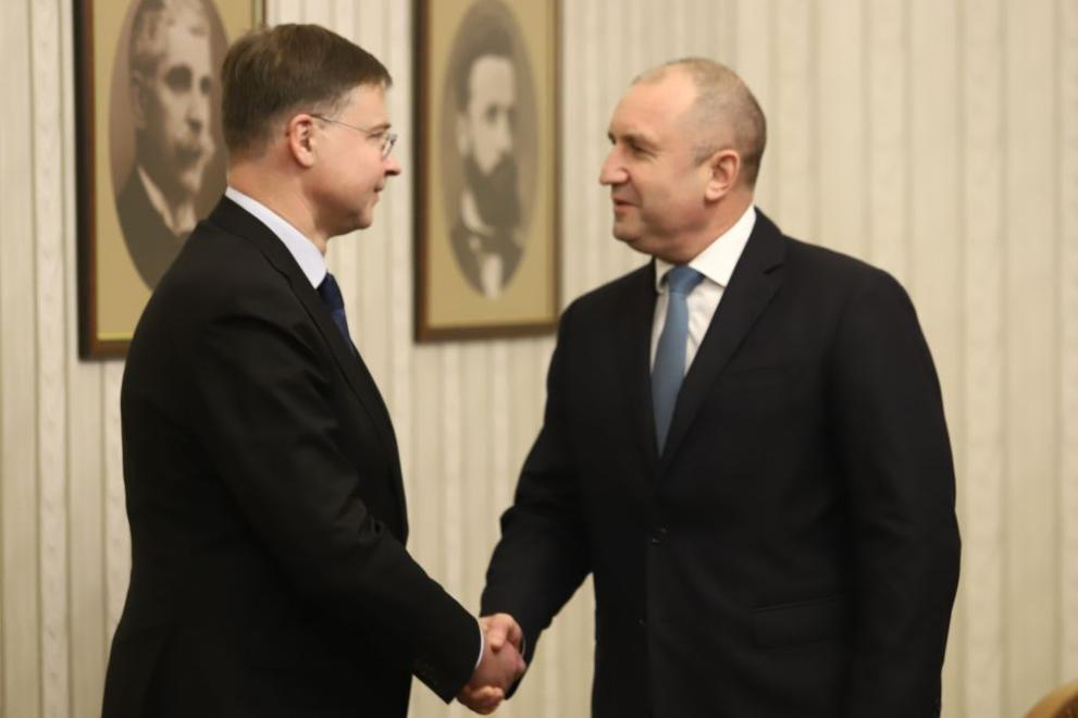 Радев пак похвали служебното правителство, овладяло инфлацията