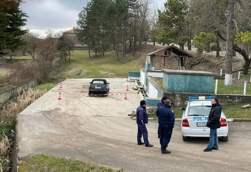 Друмево почерня от мъка - задушените били годеници, момичето рожденичка