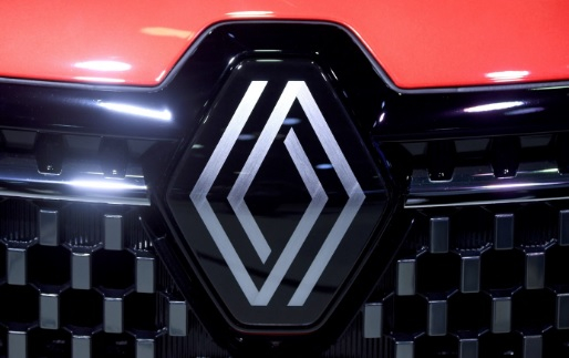 Стилен дизайн: Вижте новия Renault Clio преди премиерата СНИМКИ