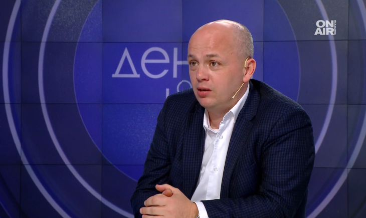 Александър Симов, БСП: Как винаги намират пари за самолети, а няма за българските граждани?               
