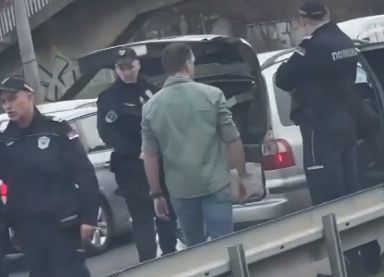 Нашенци препречиха пътя на автобус на магистрала в Сърбия и стана страшно ВИДЕО 