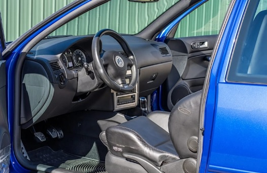 Продава се рядък 19 г. Volkswagen Golf в перфектно състояние и само 155 км пробег СНИМКИ