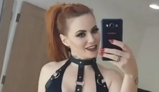 Палава моделка припадна на фотосесия заради опасна фобия 