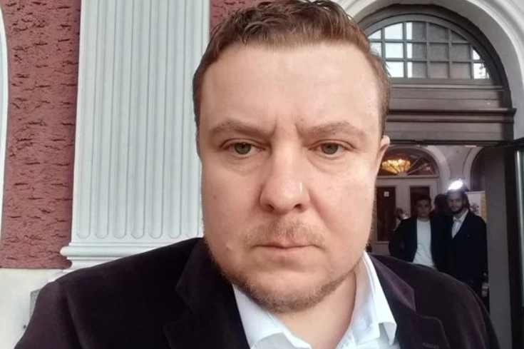Скандално! Васил Драганов се пусна полугол с две жени и призна за побоя СНИМКА 18+