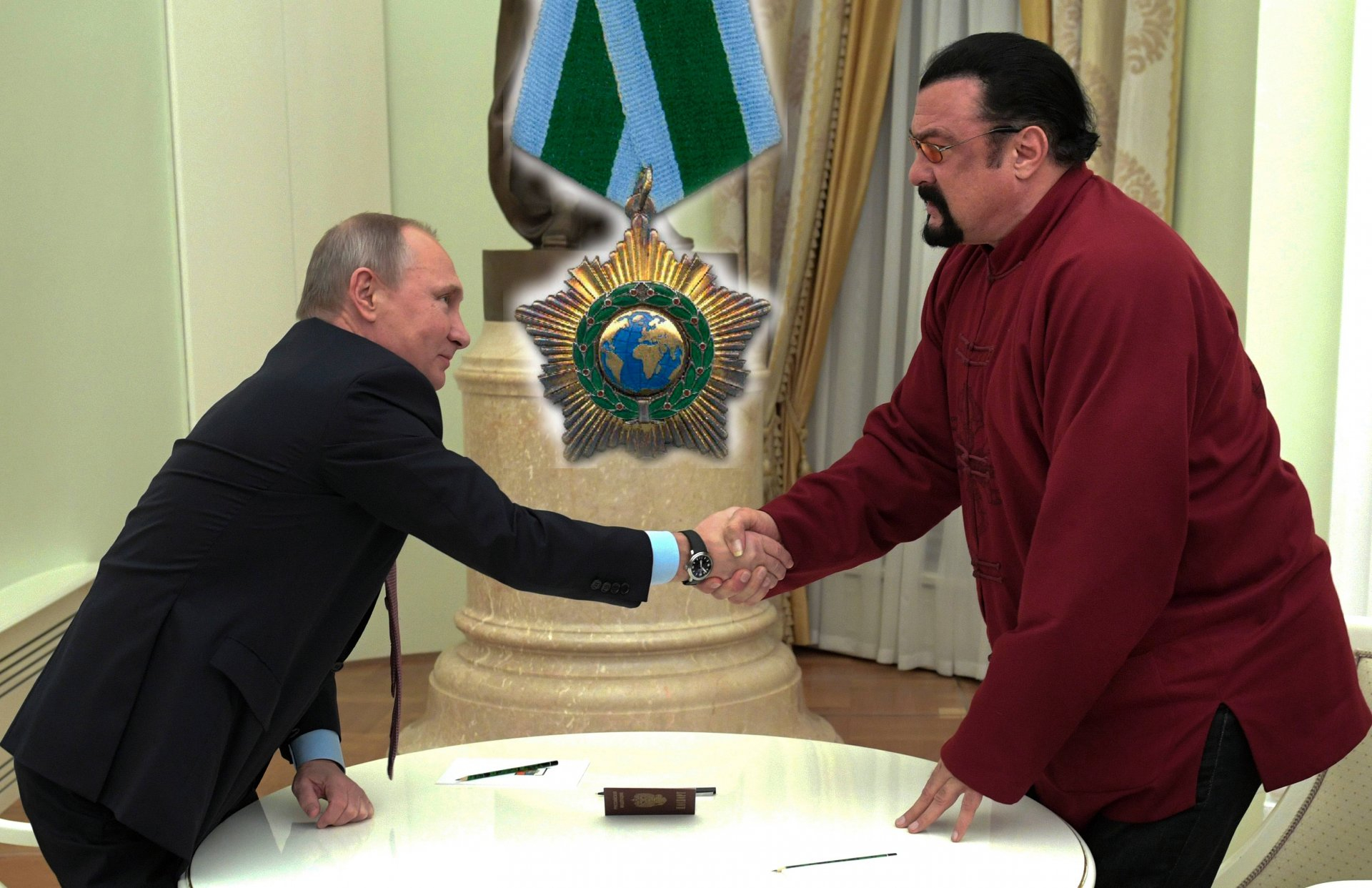  Путин награди Стивън Сегал с ордена на Дружбата - развивал връзките със САЩ