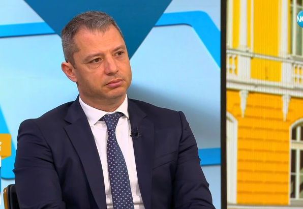 Добрев и Мира Иванова се счепкаха люто заради депутати от ГЕРБ и ПП, хванати за ръка