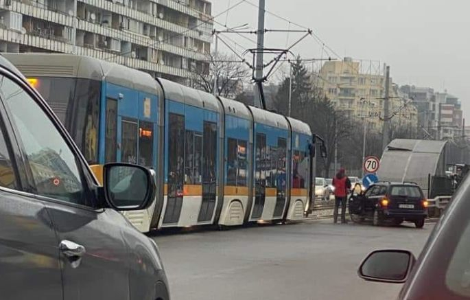 Адско меле на ключов столичен булевард СНИМКА