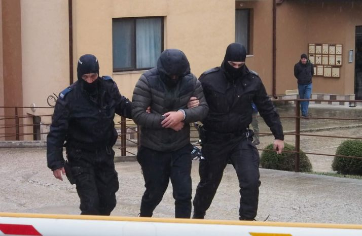 Горещи разкрития и първи СНИМКИ от акция "Автоджамбази", сковала България