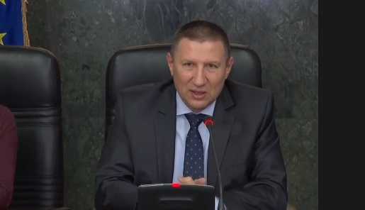 Нахвърлят се като пирани, разфасоват всичко за часове: Сарафов разобличи схемата на "Автоджамбазите" ВИДЕО