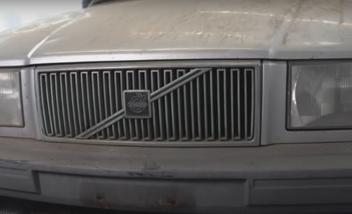 Намериха захвърлен в автогробище Volvo 740, а след това се случи нещо удивително ВИДЕО
