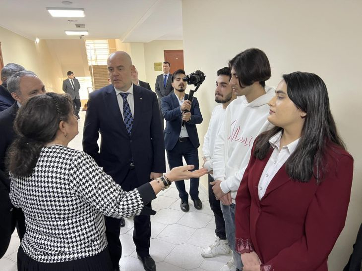 Гешев отбеляза 3-ти март на среща със студенти от специалност „Българска филология“ на Славянския университет в столицата на Азербейджан – Баку