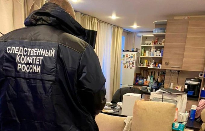 Гей жиголо удуши с колан бащата на COVID-ваксината "Спутник V" СНИМКИ