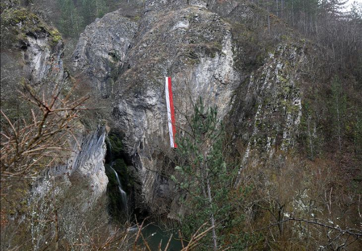Уникална гледка на водопад Котлите СНИМКИ