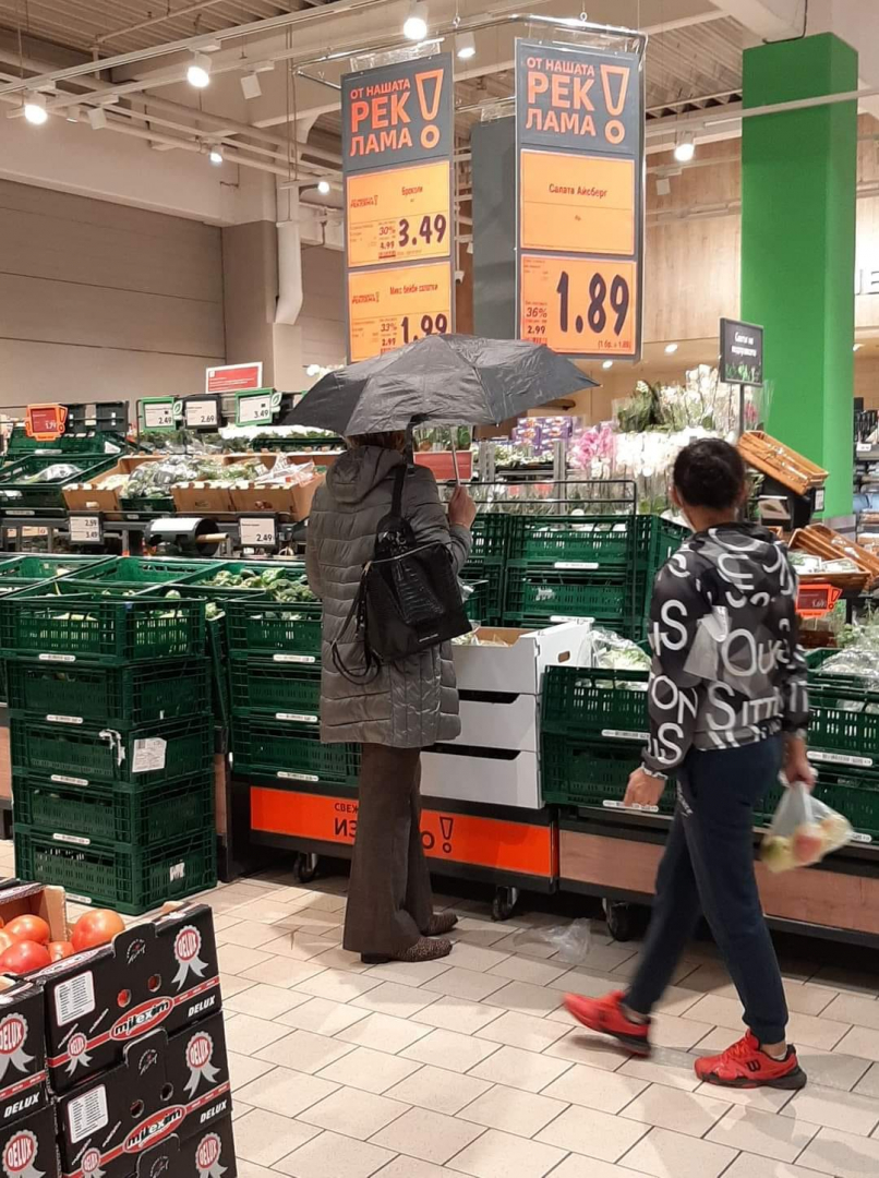 СНИМКА на жена в магазин в Перник шашна мрежата