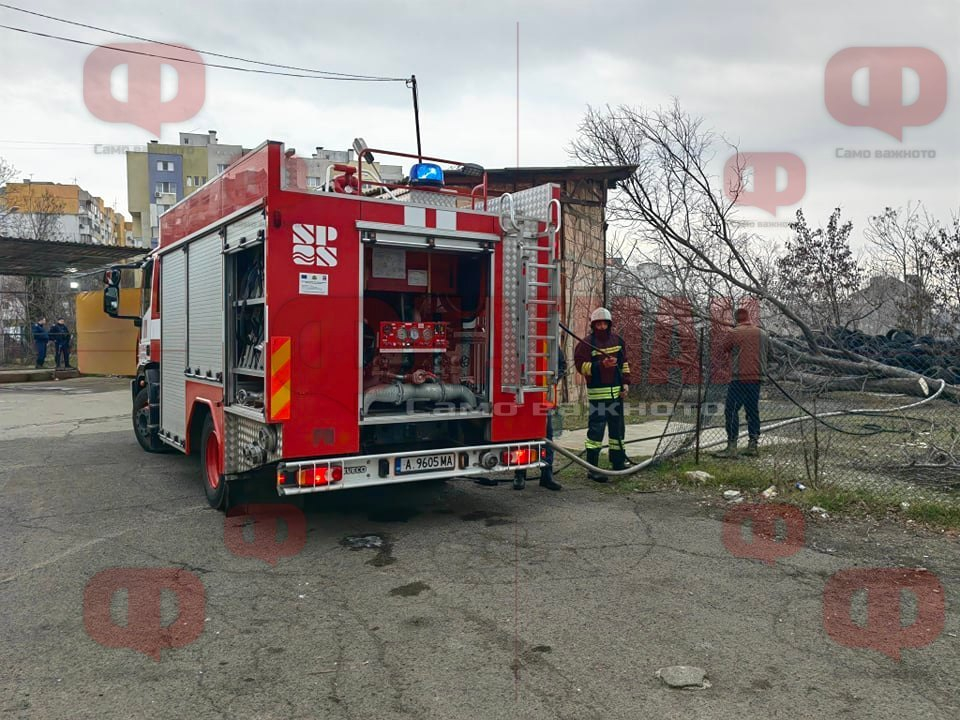 Задушлив смог се стеле над Бургас, ето какво се случва СНИМКИ 