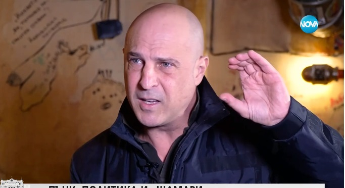 Светльо Витков тропна по масата: Омръзна ми, откакто се помня все... ВИДЕО 