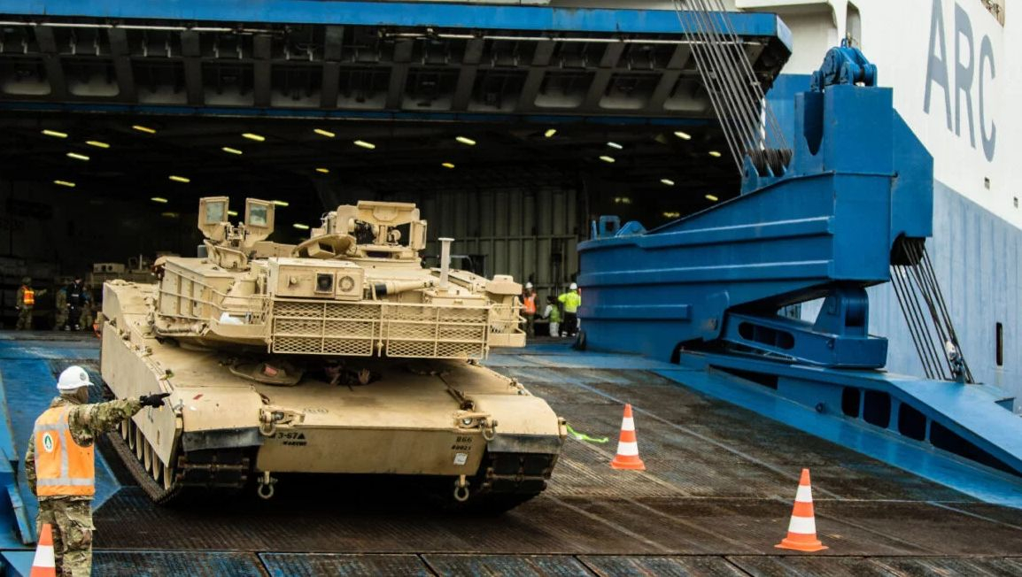Гръцки медии: Огромно количество US военна техника пристига в България