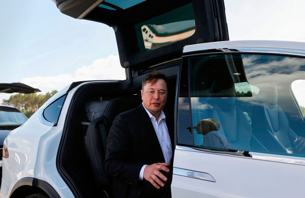 Американец скри шапката на Илън Мъск с това изобретение за Tesla ВИДЕО