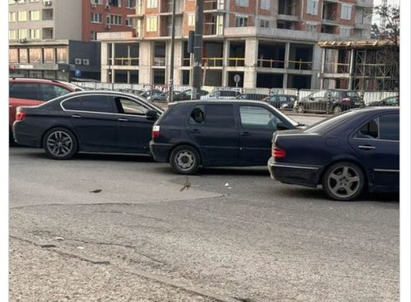 Странен взлом на три коли в "Люлин"