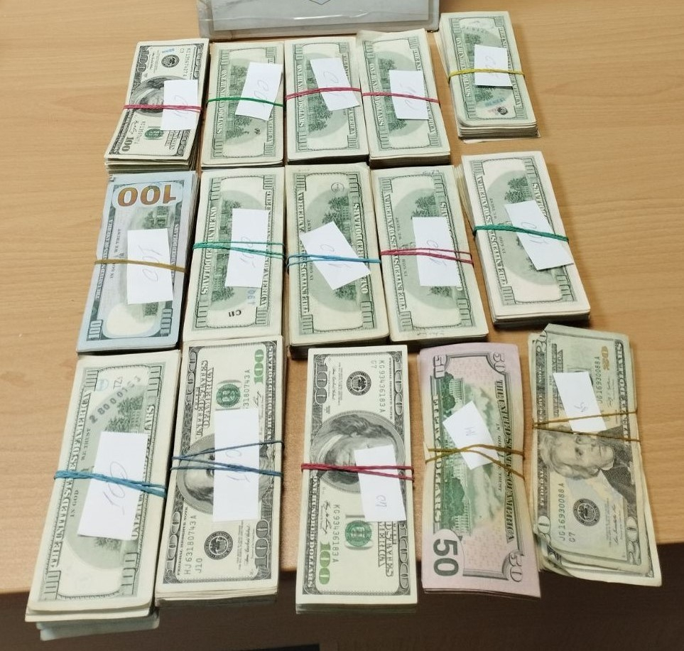 Митничари от "Капитан Андреево" в шах, никога не са виждали толкова пари накуп СНИМКИ 