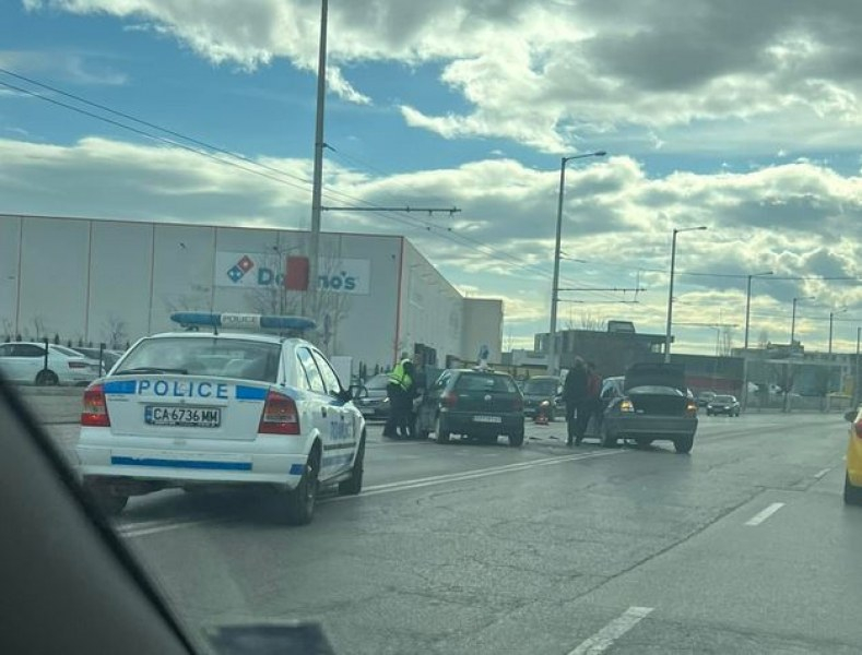 Автомеле в София, колите са за скрап СНИМКИ