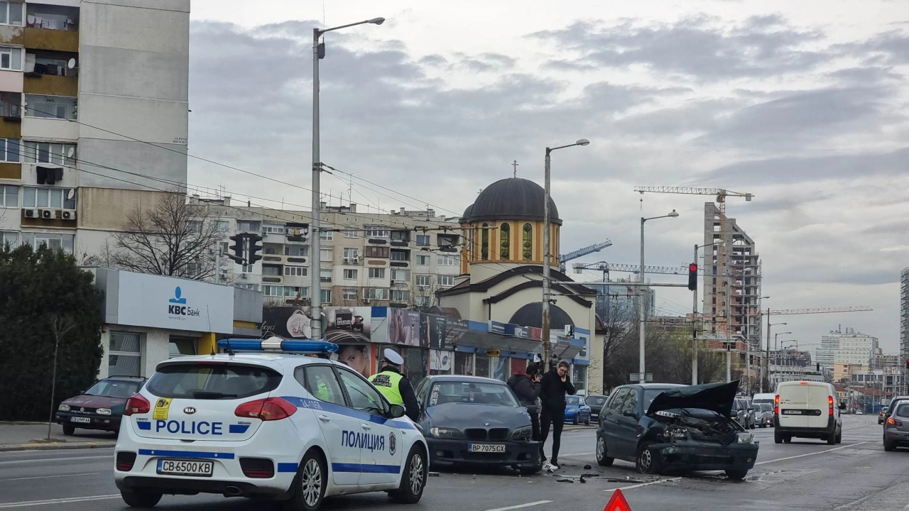 Автомеле в София, колите са за скрап СНИМКИ