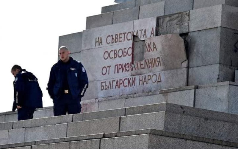 Евгени Минчев: Не безпокойте паметника!