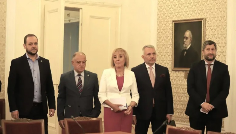 ДБ и Мая Манолова деляха баницата, а сега тя пази МОЧА