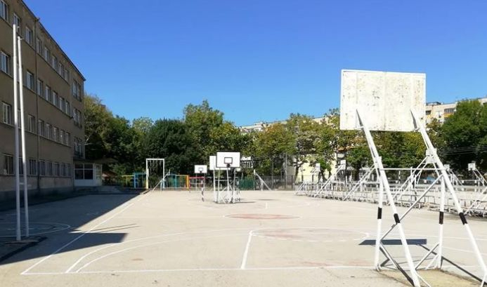 Шок в Сливен: Абитуриенти поканиха класната си на бал, но тя ги отряза и посрами, защото... 