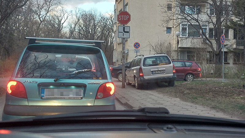 Шок в София! Какво прави шофьор, за да избегне задръстване СНИМКА