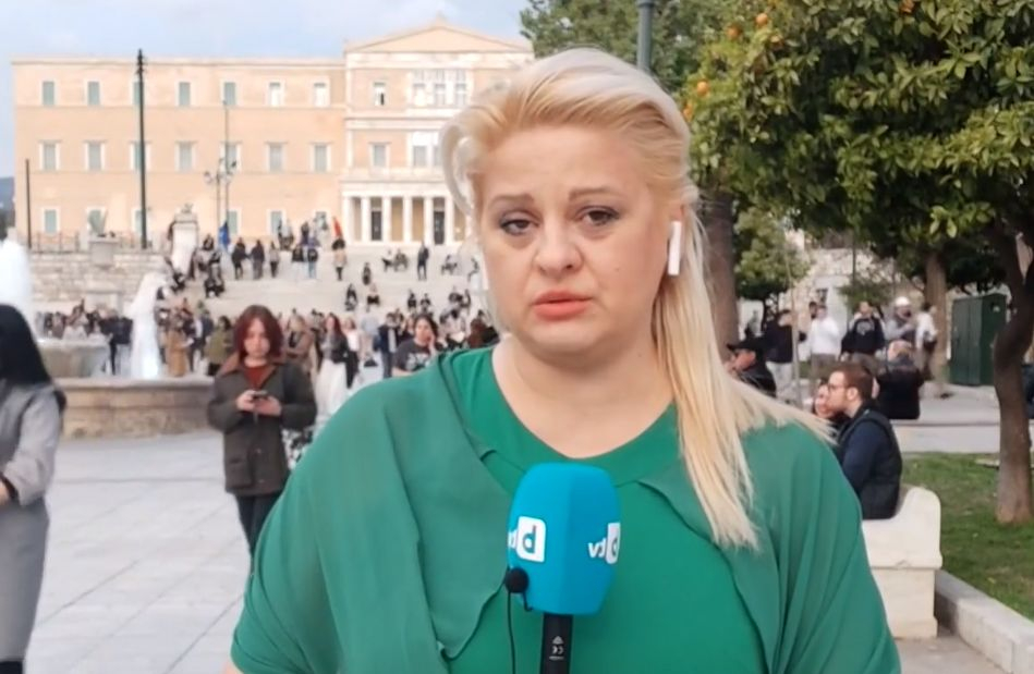 bTV пак с издънка! Всички гледат тази пищна блондинка и не вярват на очите си СНИМКИ 