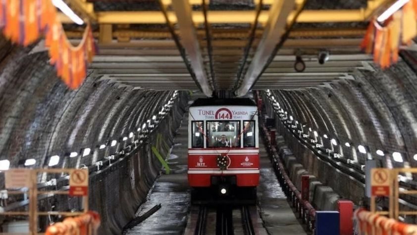 В Истанбул изтръпнаха! Откриха пукнатини в 148-годишното метро СНИМКИ