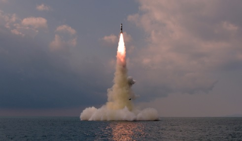 Северна Корея изстреля две крилати ракети от подводница, ето къде е била мишената