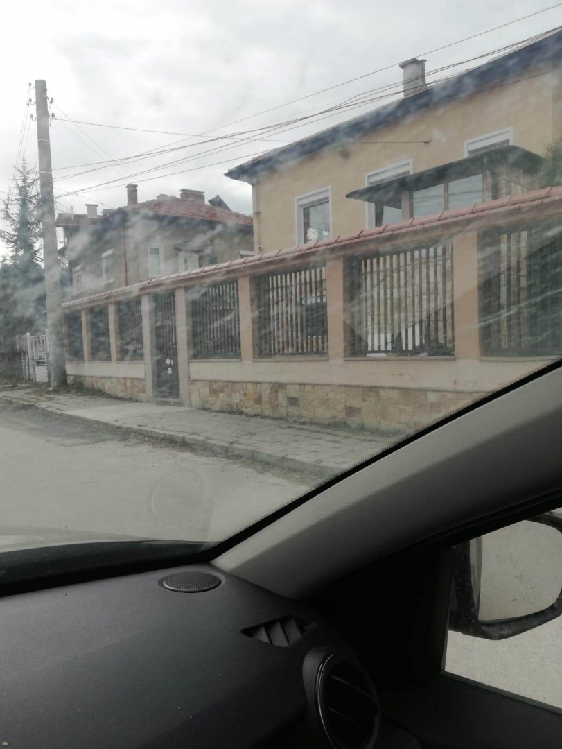 Отстраненият управител на МБАЛ Велинград си купил къща за половин милион лева