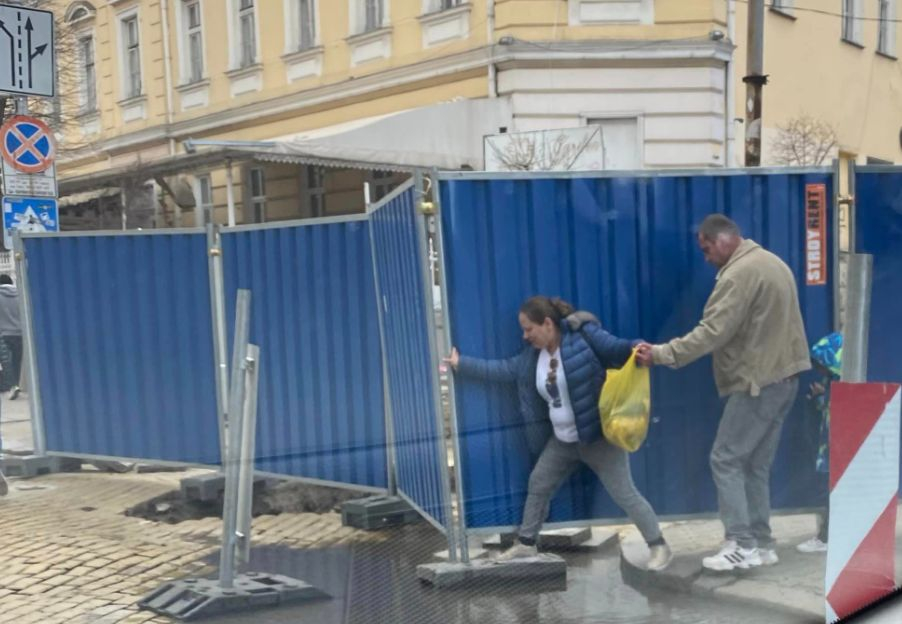 Поздравиха Трайчо Трайков с голяма свинщина на 50 м от парламента