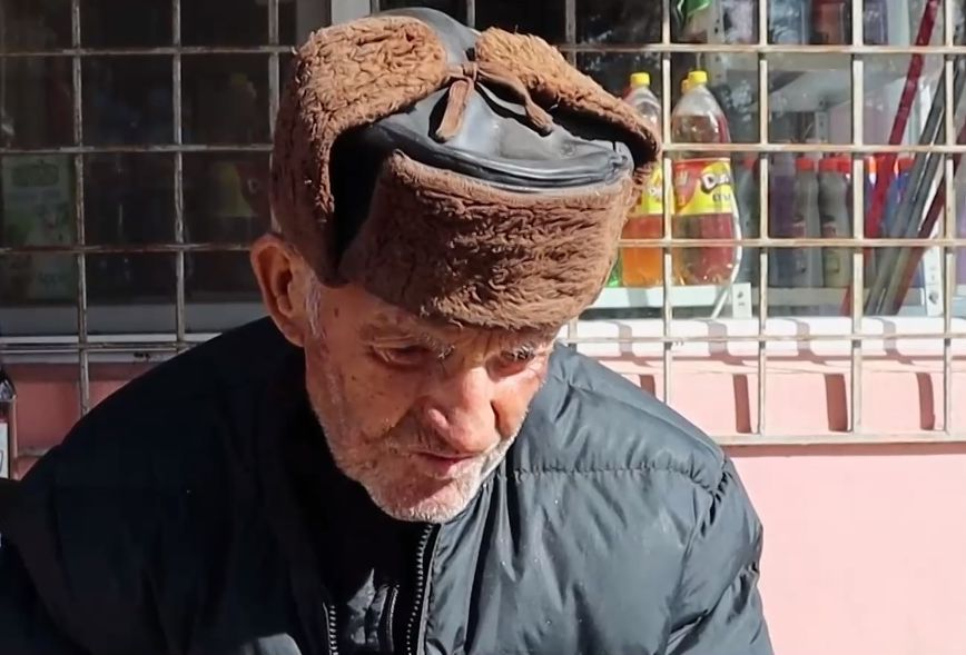 Жестоко: Набиха и ограбиха дядо, който едва ходи ВИДЕО