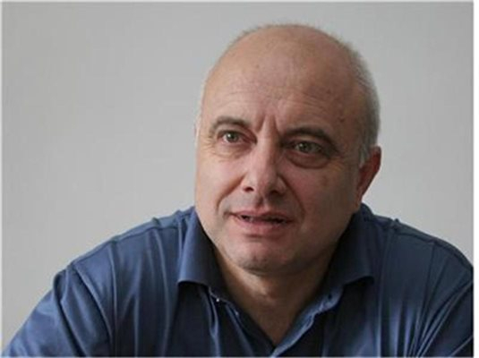 Политолог изчисли ГЕРБ-СДС или ПП-ДБ ще победи на изборите и има ли шанс да направят кабинет  