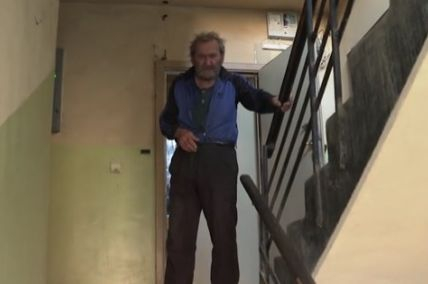 92-г. шофьор без книжка пак си подкара колата: Ще им отрежа главите 