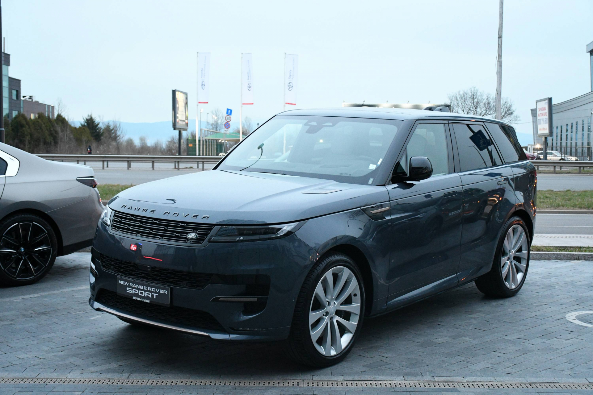 Новият Range Rover Sport – високопроходим автомобил на годината