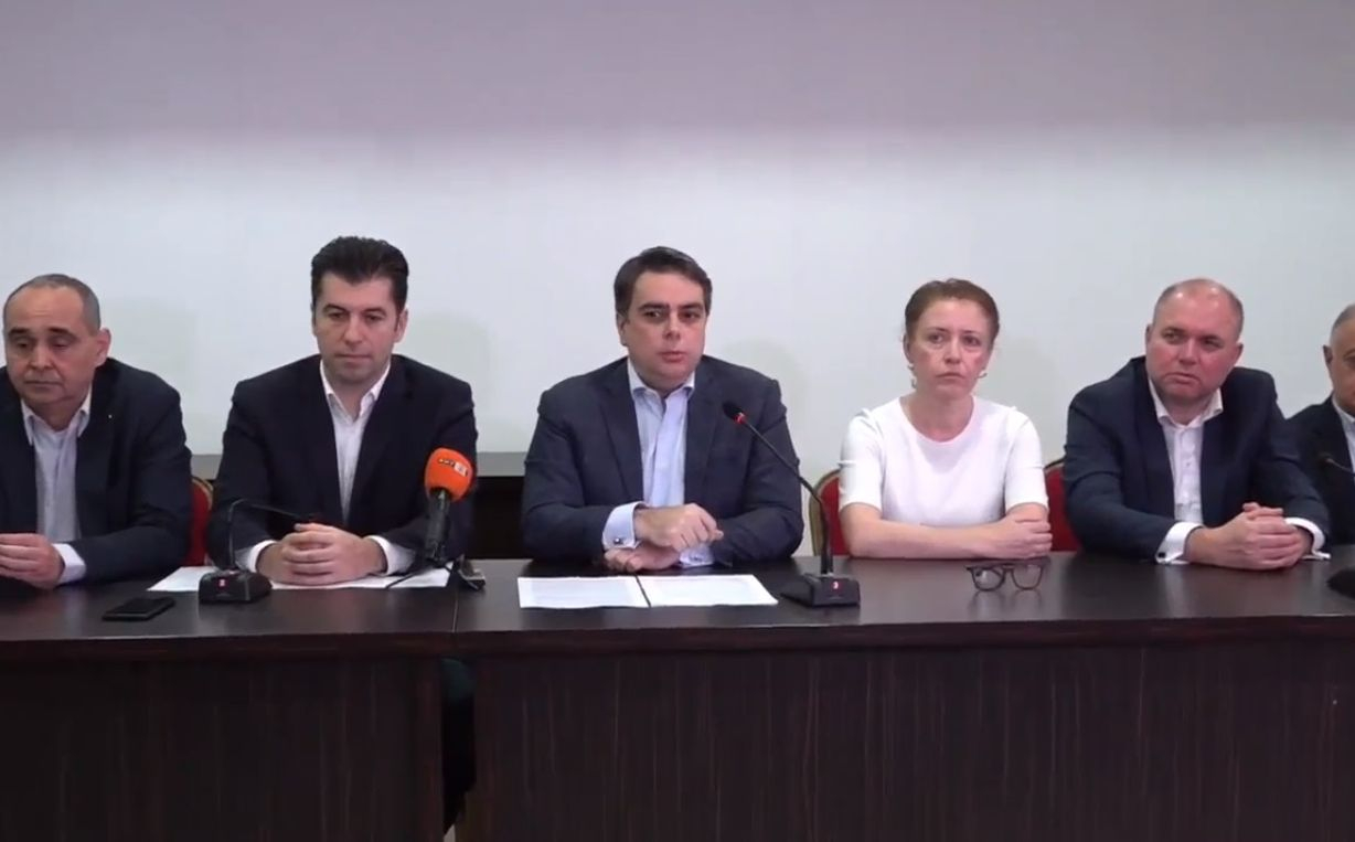 Асен Василев заговори за оставката на Росица Велкова, но... ВИДЕО