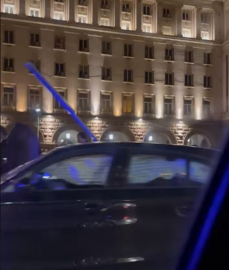 Извънредна ситуация посред нощ на жълтите павета в София ВИДЕО