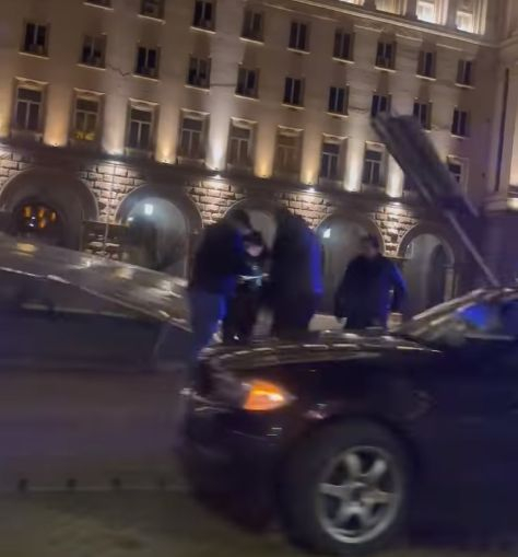 Извънредна ситуация посред нощ на жълтите павета в София ВИДЕО