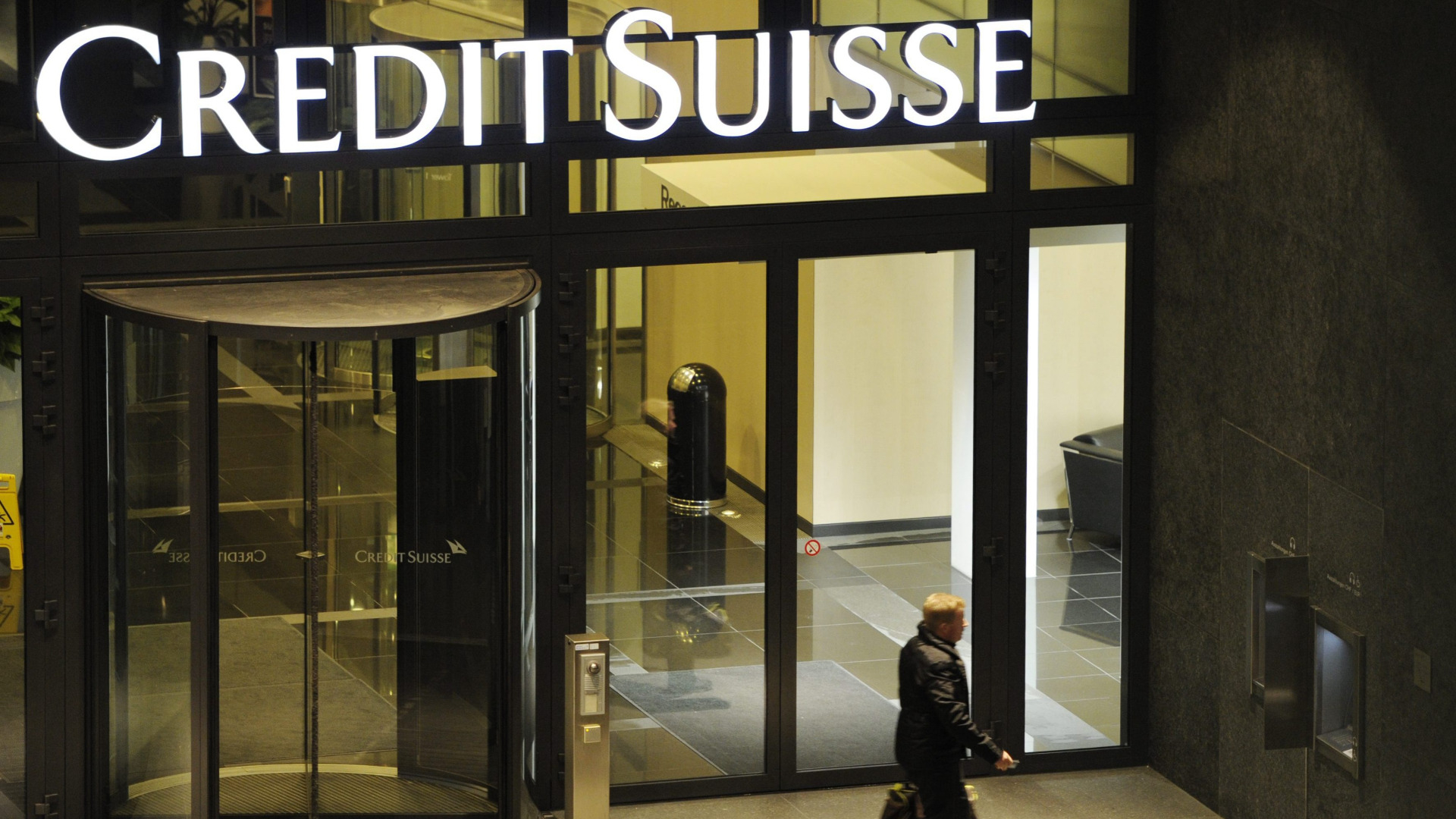 Швейцарска банка в напреднали преговори за придобиване на Credit Suisse