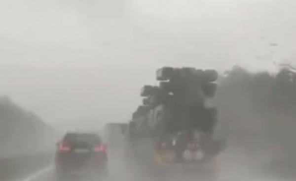 ВИДЕО от войната: Конвой от американски ЗРК Avenger се движи от Полша към Украйна