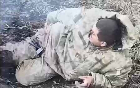 Умиращ украински войник моли оператора на руски дрон да го спаси ВИДЕО